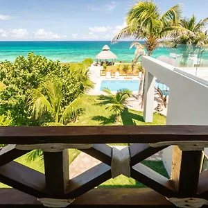 Villa Casa Seven Ocean Front With Private C Hef Included, Isla Mujeres